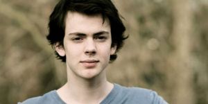   / Skandar Keynes -  - Yansk.ru