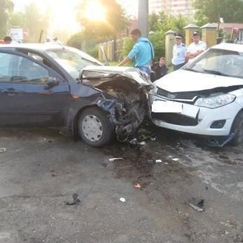 Водитель автомобиля "Форд" покалечил пять человек, а сам не пострадал - Брянск - Yansk.ru