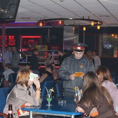 Брянские полицейские провели рейд в ночном клубе «Велес» - Брянск - Yansk.ru