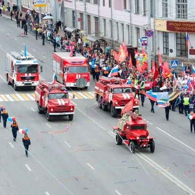 В Брянске проведен первый пожарно-строевой парад - Брянск - Yansk.ru