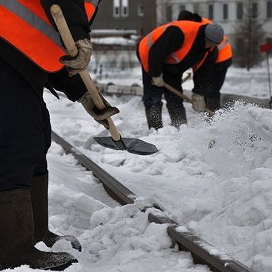 Нехватка техники мешает коммунальщикам очистить Брянск от снега - Брянск - Yansk.ru