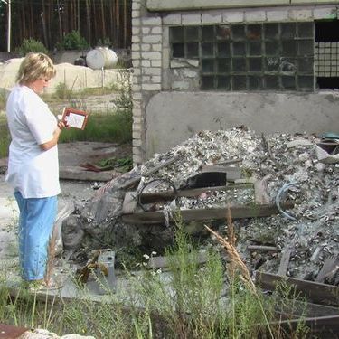 На территории бывшего асфальтного завода в п. Свень нашли захоронения медицинских градусников содержащих ртуть - Брянск - Yansk.ru