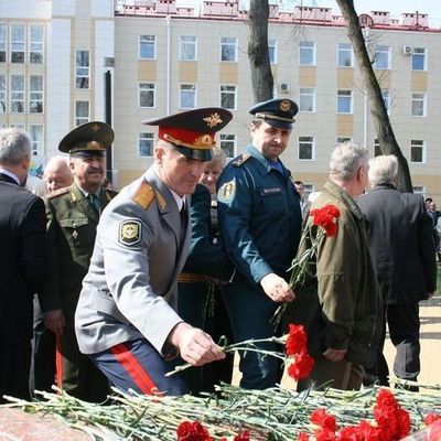 26 апреля были возложены цветы к Памятнику жертвам чернобыльской катастрофы - Брянск - Yansk.ru