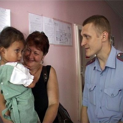 Cотрудники милиции вернули в семью трехлетнюю девочку, найденную в поселке Ивановка - Брянск - Yansk.ru