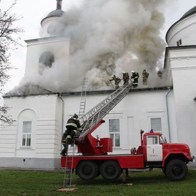 Церковь в Супонево тушили пять пожарных расчетов - Брянск - Yansk.ru
