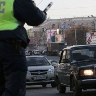 Пьяный водитель зажав руку инспектору ДПС стеклом протащил его 150 метров по дорожному покрытию - Брянск - Yansk.ru