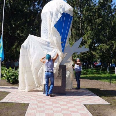 В Брянской области открылся первый памятник десантникам - Брянск - Yansk.ru