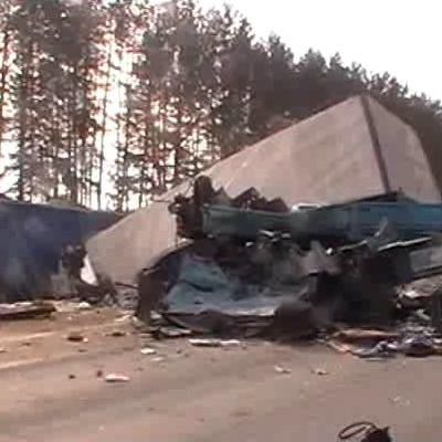 Два человека погибли, еще один госпитализирован после столкновения грузовиков в Брянской области - Брянск - Yansk.ru