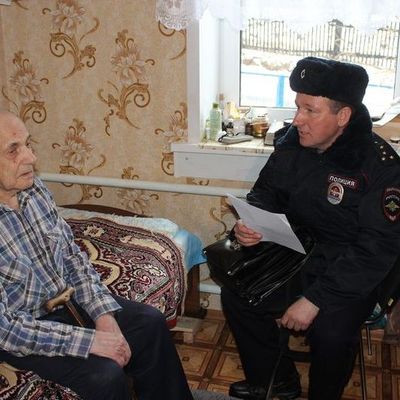 Брянские участковые посещают ветеранов войны - Брянск - Yansk.ru