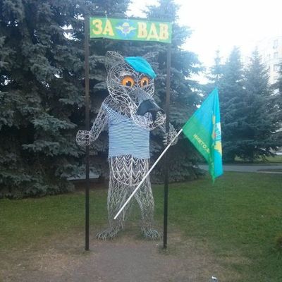 В Брянске скульптуру волка на площади Партизан сделали десантником - Брянск - Yansk.ru