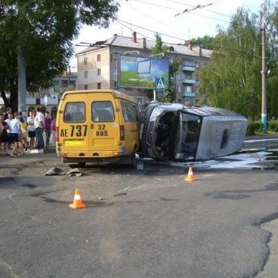 В Советском районе произошла авария с участием маршрутного такси - Брянск - Yansk.ru