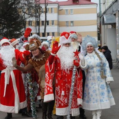 В Брянске прошел Парад Дедов Морозов и Снегурочек - Брянск - Yansk.ru