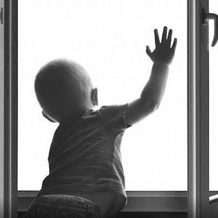 Брянских родителей предупреждают об опасности открытых окон для маленьких детей - Брянск - Yansk.ru