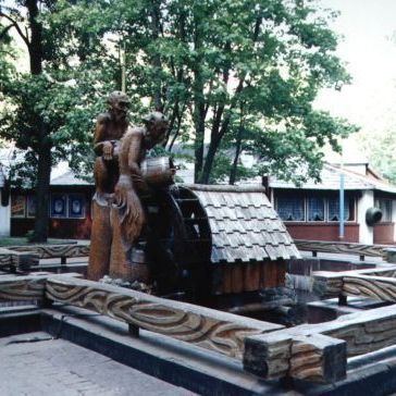 Резчики по дереву из трех стран выступили в защиту брянского деревянного фонтана - Брянск - Yansk.ru