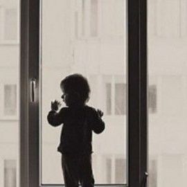 В Брянске выпал из окна трехлетний ребенок - Брянск - Yansk.ru