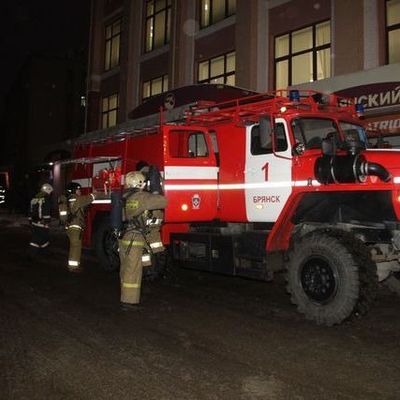 На территории ЦУМа в Брянске прошли учения по тушению условного пожара - Брянск - Yansk.ru