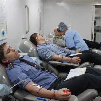 Городские полицейские приняли участие в благотворительной акции по сдаче крови - Брянск - Yansk.ru