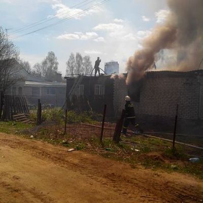 Двое взрослых и ребенок погибли на пожаре в брянской Дубровке - Брянск - Yansk.ru