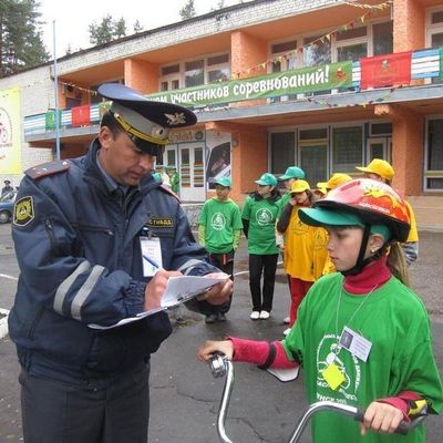 Сотрудников полиции благодарят дети - Брянск - Yansk.ru
