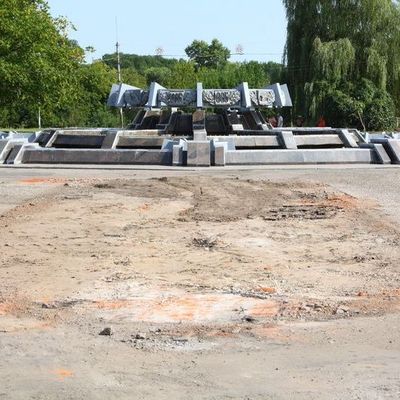 Начался ремонт Славянской площади в Брянске - Брянск - Yansk.ru