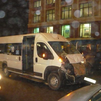В Брянске маршрутное такси столкнулось с троллейбусом - Брянск - Yansk.ru