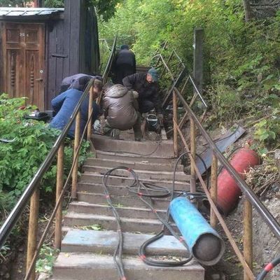 Жителей Брянска испугала разрушенная лестница к памятнику артиллеристам - Брянск - Yansk.ru