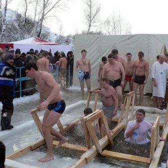 Более 4500 человек окунулись в крещенские купели - Брянск - Yansk.ru