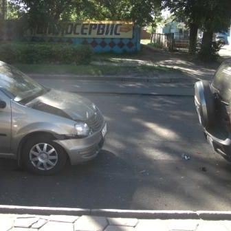 В Брянске столкнулись две иномарки, пострадал пассажир - Брянск - Yansk.ru