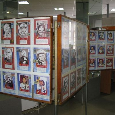 В Брянском почтамте открылась филателистическая выставка "Они покоряли космос" - Брянск - Yansk.ru
