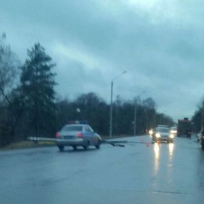 На улице Речной в Брянске рухнул столб - Брянск - Yansk.ru