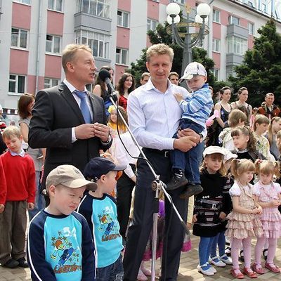 В международный День семьи город Брянск удивляли и радовали близнецы. - Брянск - Yansk.ru