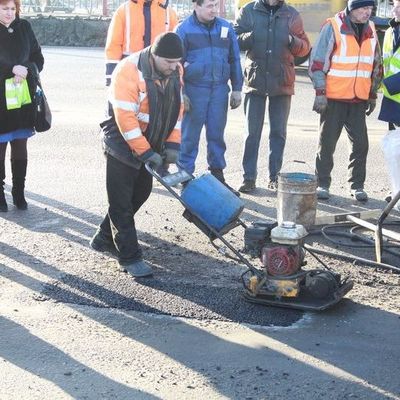 В Брянске опробовали технологию ремонта дорог — холодный асфальт - Брянск - Yansk.ru