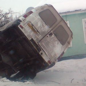 На городищенском повороте перевернулось маршрутное такси №99 - Брянск - Yansk.ru