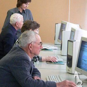 Люди старшего поколения смогут бесплатно получить навыки работы с компьютером - Брянск - Yansk.ru
