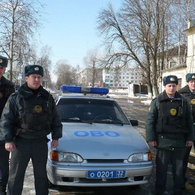 Сотрудники вневедомственной охраны полиции предотвратили ночную кражу из магазина и задержали преступников - Брянск - Yansk.ru