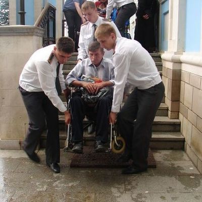 Брянские милиционеры помогли инвалидам посетить Оптину- Пустынь - Брянск - Yansk.ru
