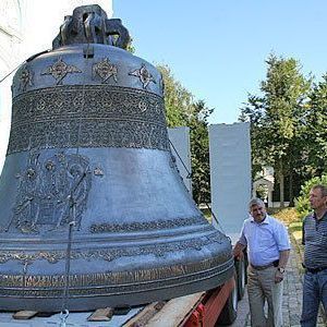 В Свято-Троицкой Сергиевой Лавре освятили колокол для кафедрального собора - Брянск - Yansk.ru