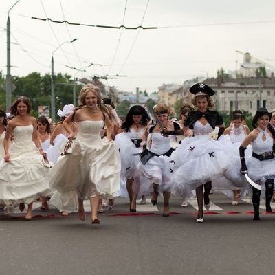 В Брянске состоялся первый парад невест - Брянск - Yansk.ru