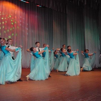 Новогодний бал подготовили для брянцев участники народного ансамбля бального танца «Таис» - Брянск - Yansk.ru