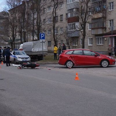 На улице Шолохова в Брянске автоледи сбила мотоциклиста - Брянск - Yansk.ru